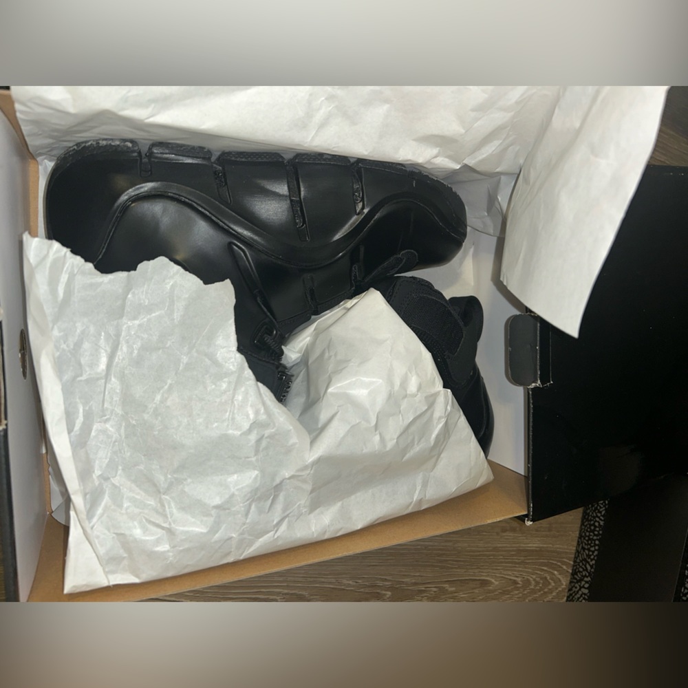 Sleek Black Men's Sneakers